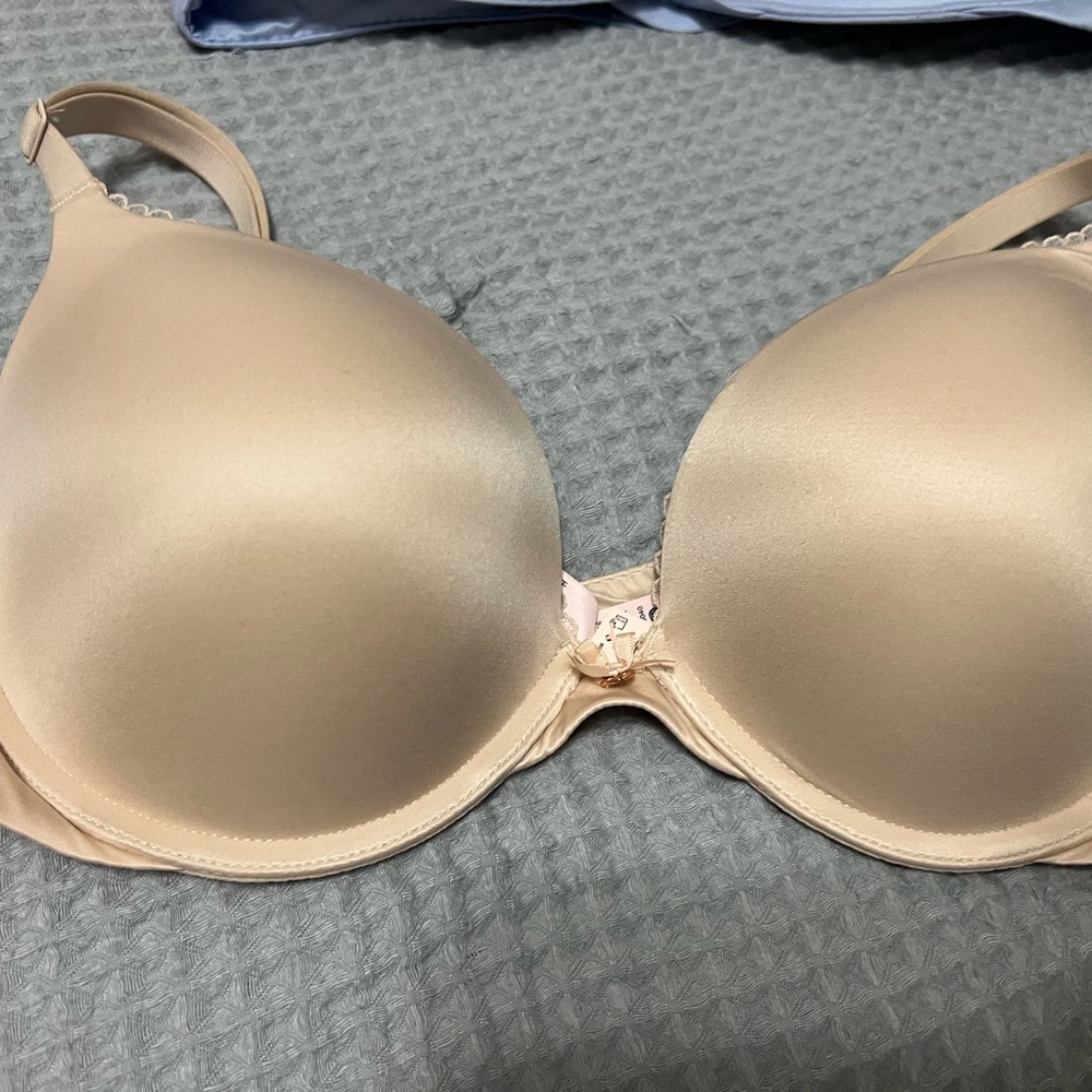 Victoria's Secret Cream Bra